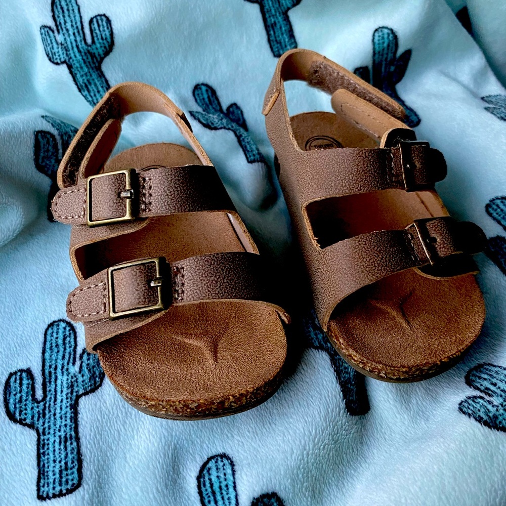 Toddler size 4 wonder nation sandals.  Boys or girls